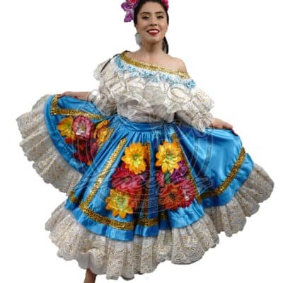 Traje de sanjuanero para mujer en alquiler en Bogotá, vestido típico huilense con falda amplia y blusa tradicional para presentaciones folclóricas