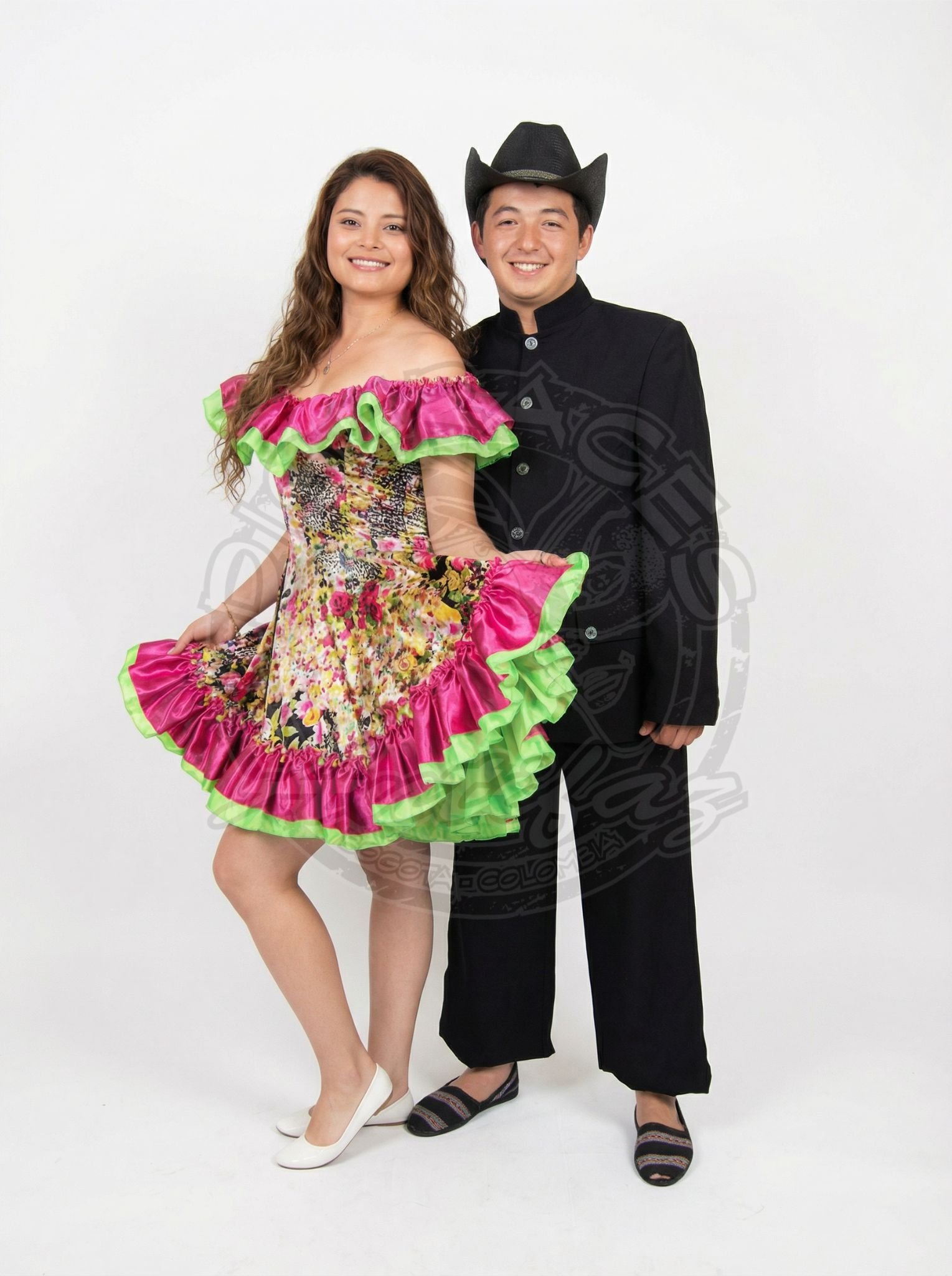 Pareja con trajes de Joropo de la cultura llanera para adultos, ideal para Carnaval, fiestas folclóricas y eventos culturales