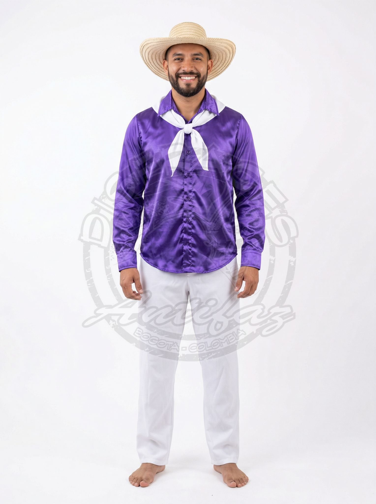 Traje tradicional del Pacífico, también conocido como Jota Chocoana, para hombre con pantalón blanco, camisa de satín morada, sombrero de paja y pañoleta blanca, ideal para presentaciones culturales, festivales y celebraciones folclóricas