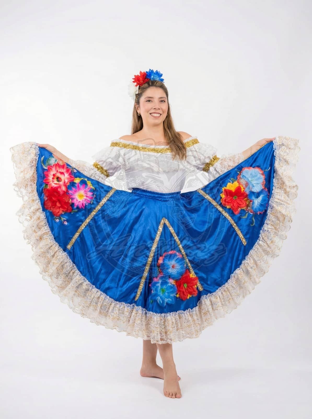 Traje de sanjuanero mujer azul rey con falda tradicional huilense para presentación folclórica en Bogotá