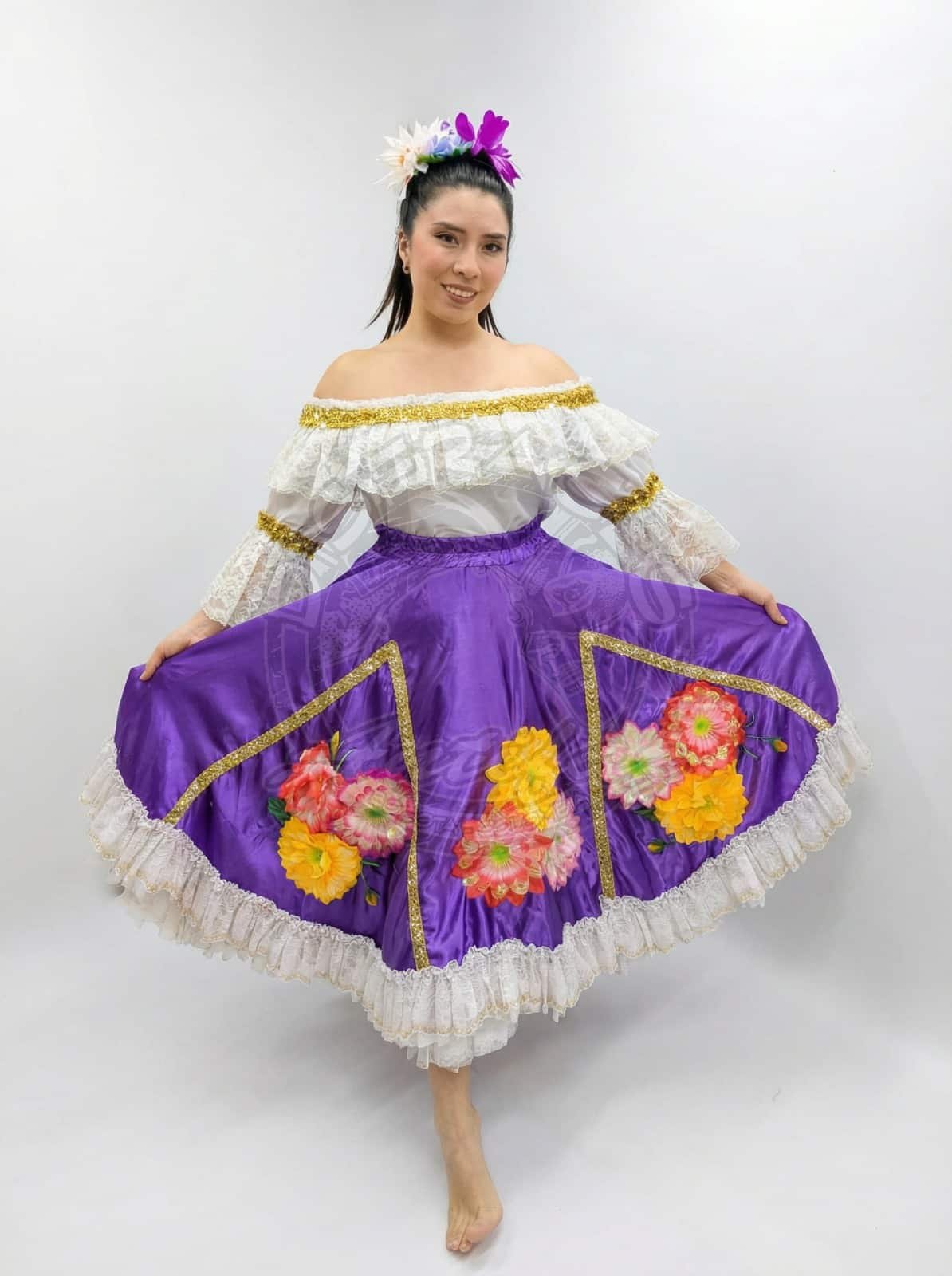 Vestido típico sanjuanero mujer color morado para evento folclórico en Bogotá