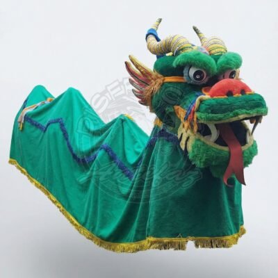 Disfraz de dragón chino para comparsa manejado por varias personas en danza tradicional china.